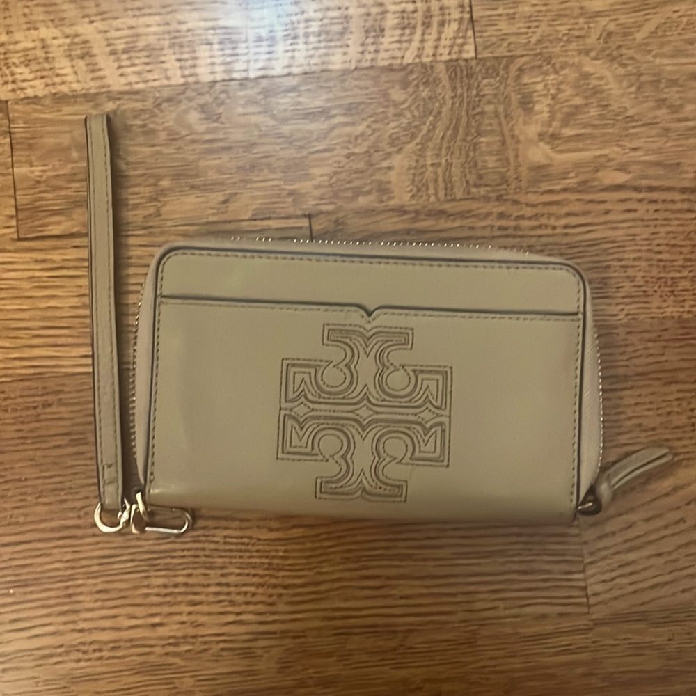 Tory burch wallet